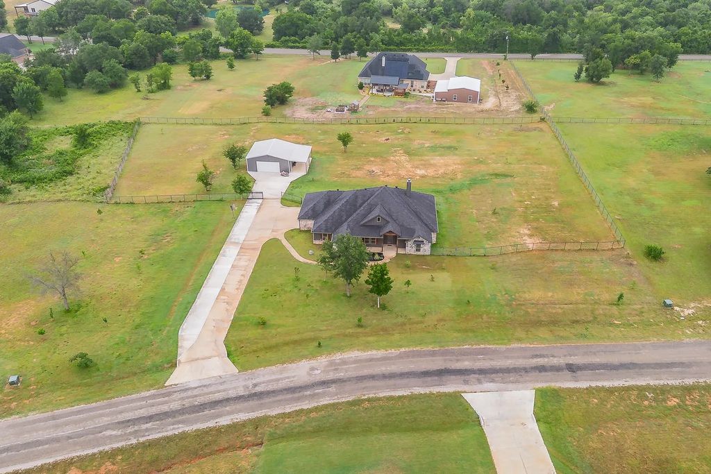 112 Oaks Springs Lane, Weatherford