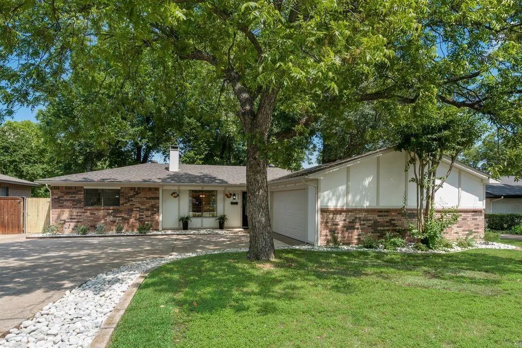 203 Sunset Court, Arlington