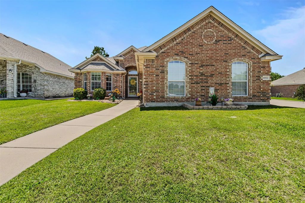 8552 Lake Springs Trail, Fort Worth
