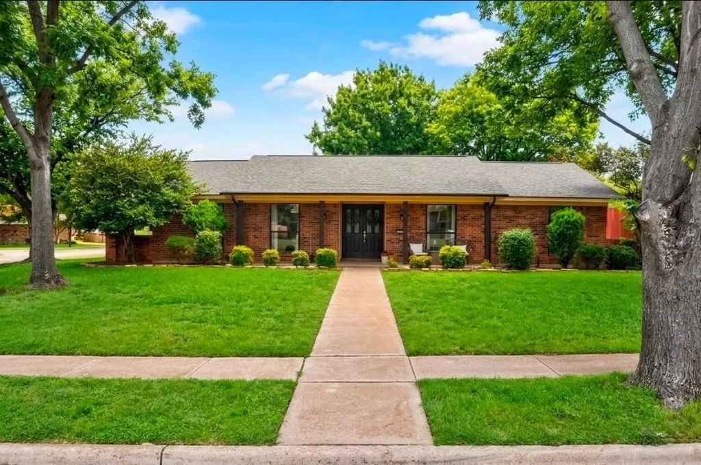 1301 Dunbarton Drive, Richardson