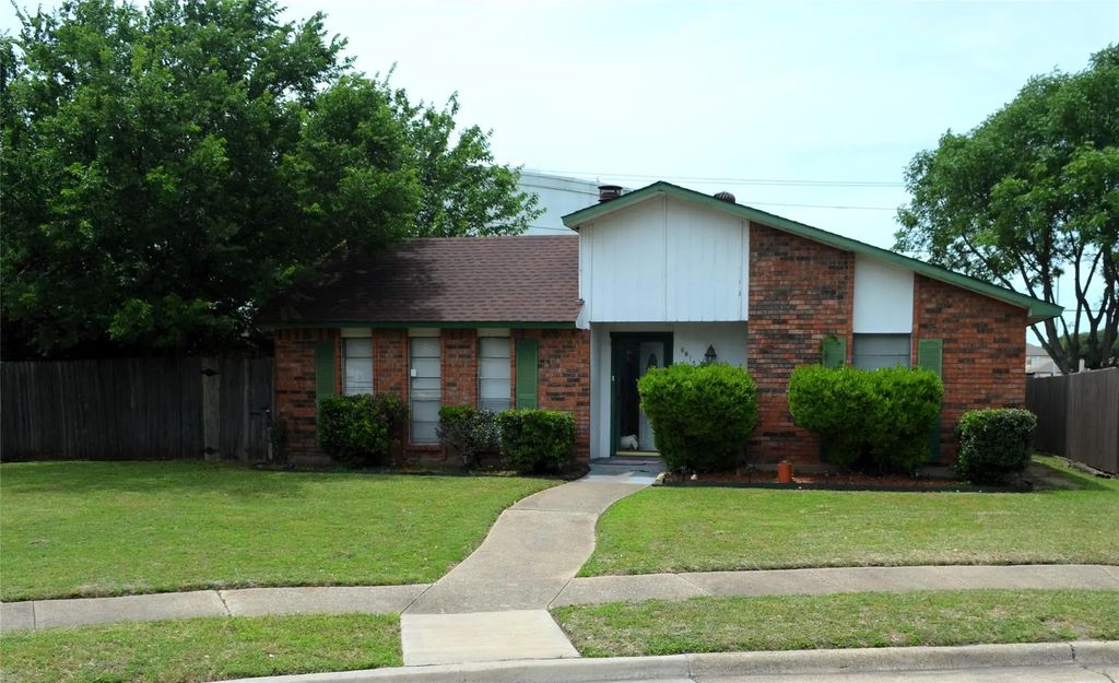 9615 Sophora Circle, Dallas
