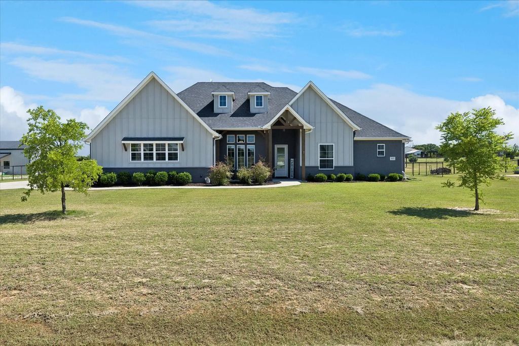 112 Friendship Way, Boyd