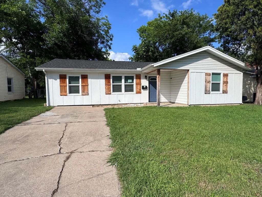 520 Nw King Street, Burleson