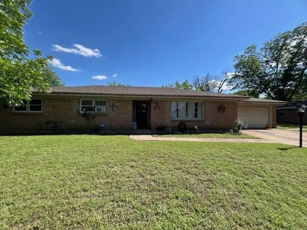 155 Chateau Drive, Fort Worth