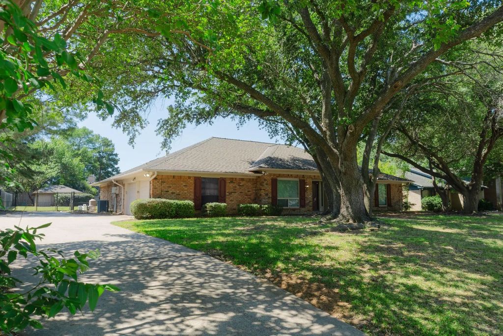 1700 Wimbleton Drive, Bedford