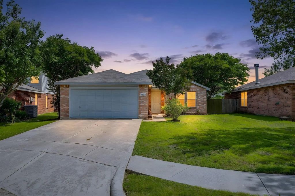 3855 Hunters Point Way, Fort Worth