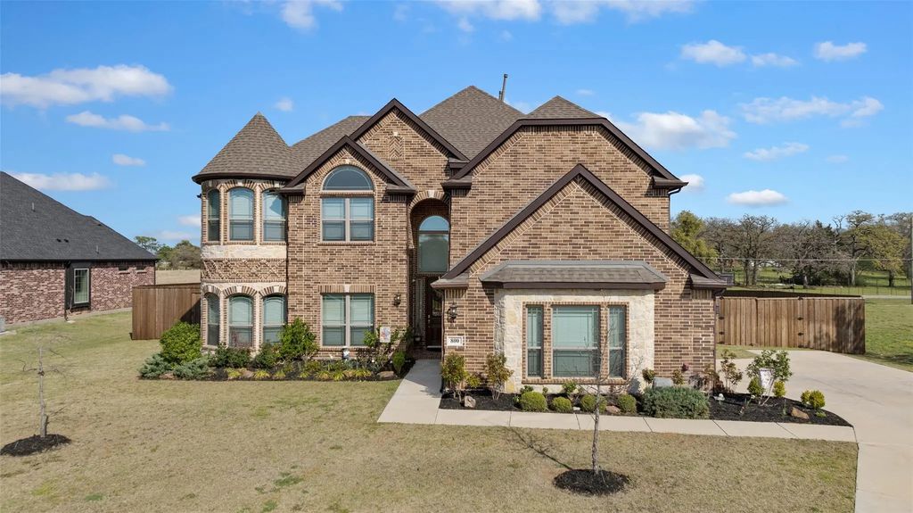 800 Beckington Drive, Shady Shores