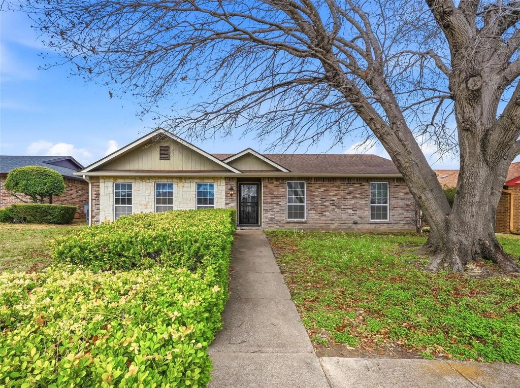 905 Brookhaven Drive, Lancaster