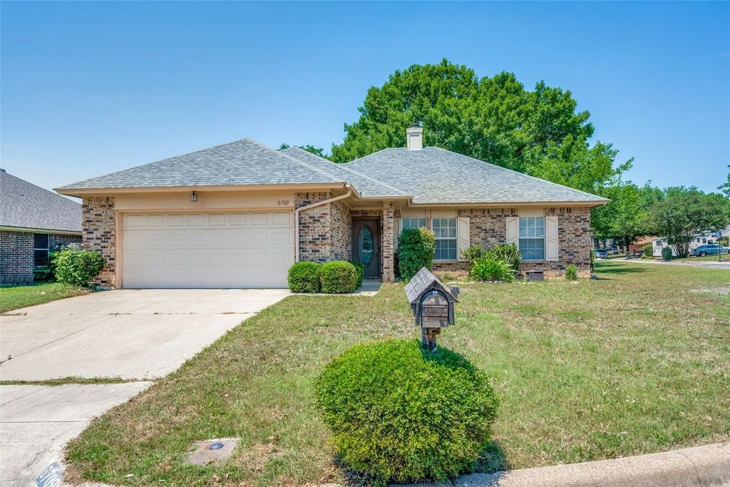 6709 Wayfarer Trail, Fort Worth