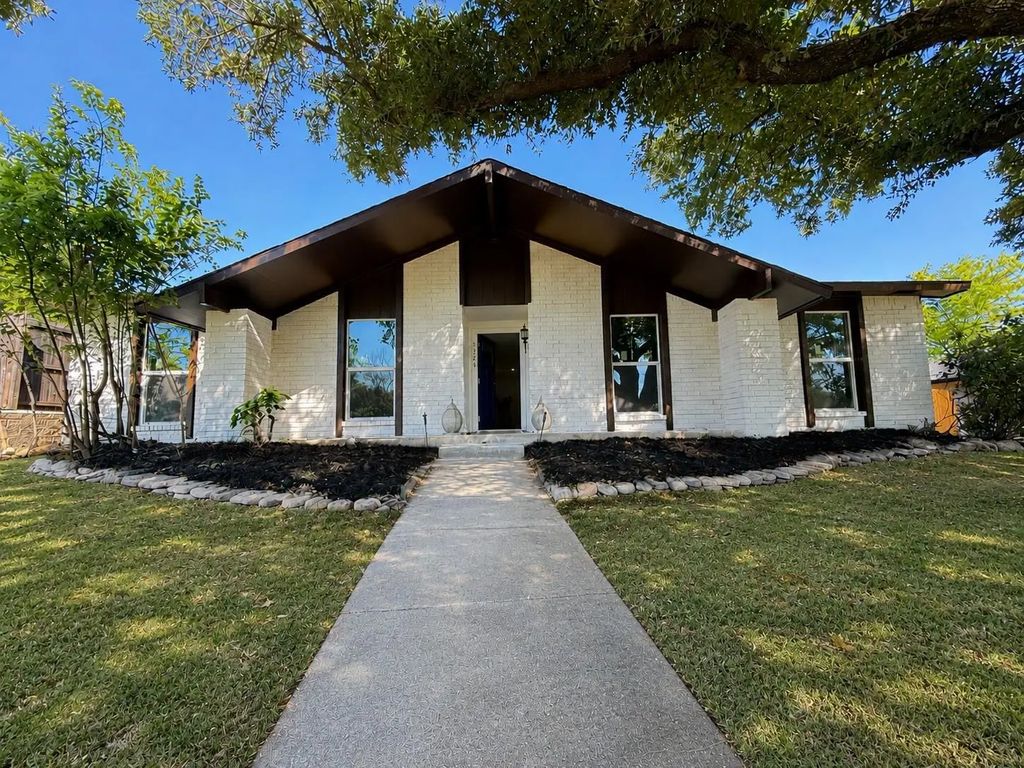 3326 Vista Oaks Drive, Garland