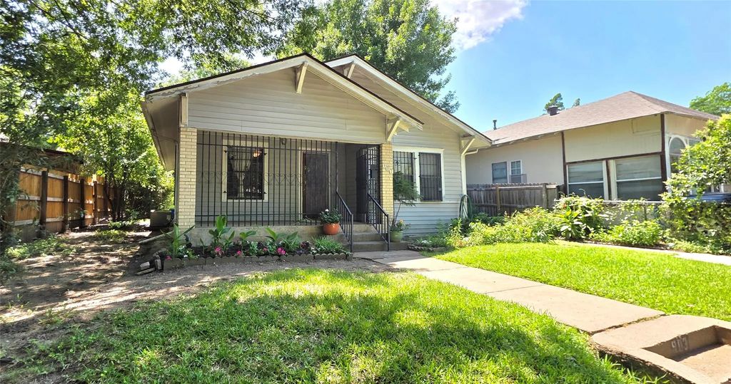 903 Cameron Avenue, Dallas