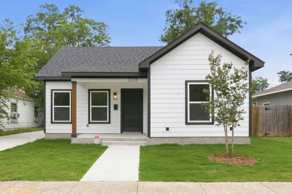 1228 E Tucker Street, Fort Worth