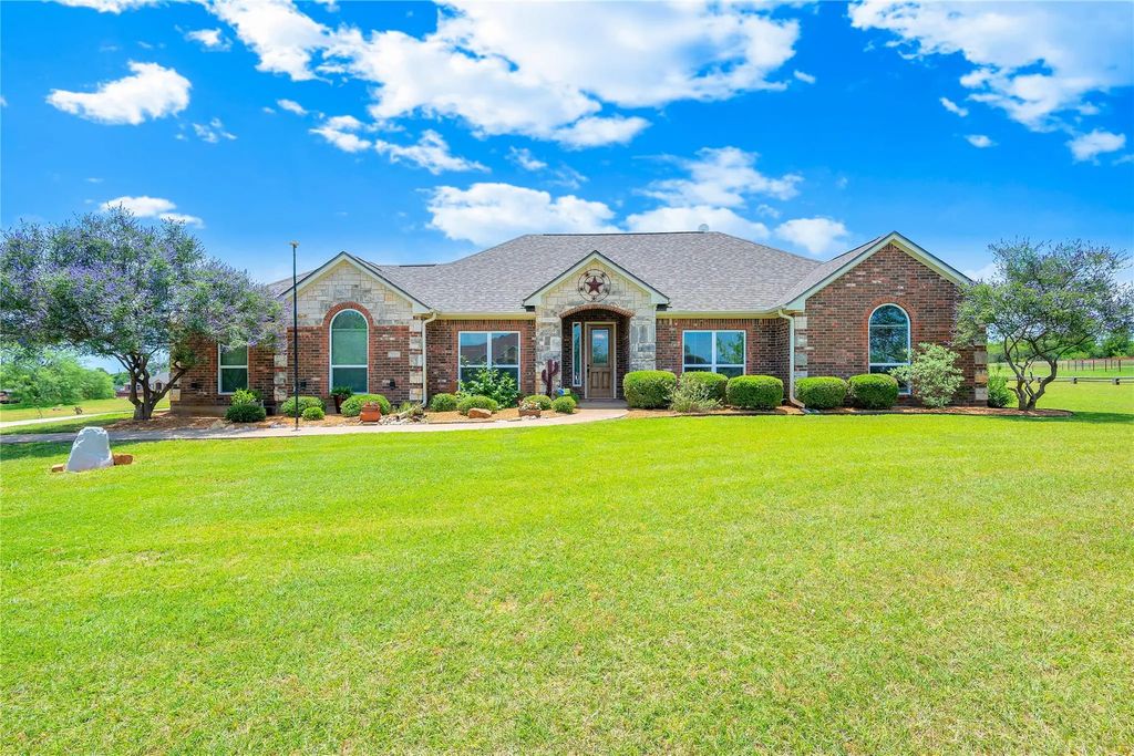 109 Falcons Eye Court, Weatherford