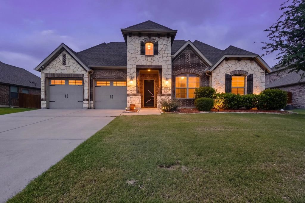 1567 Harrison Circle, Waxahachie