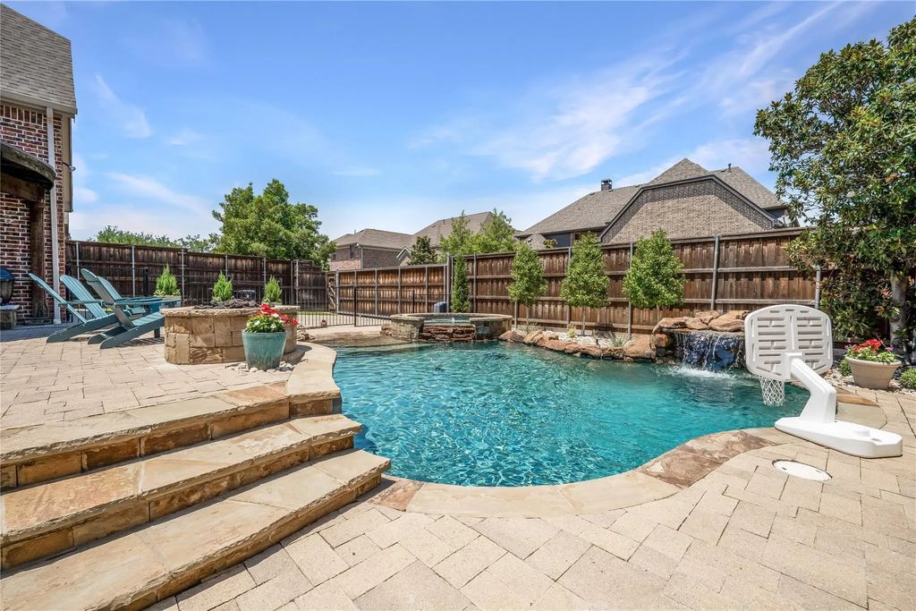 2662 Sharlis Drive, Frisco
