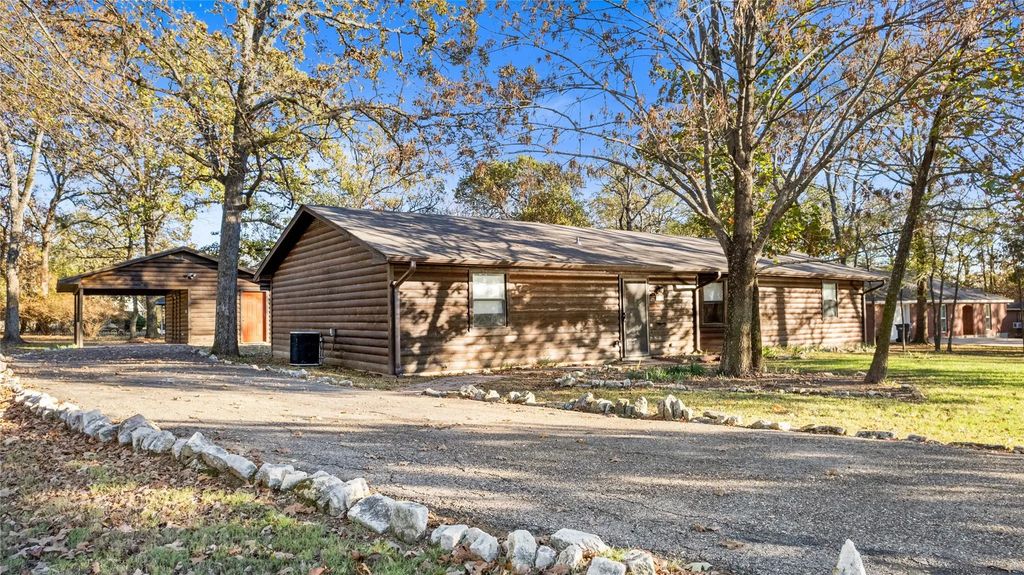 213 County Road 1997, Yantis