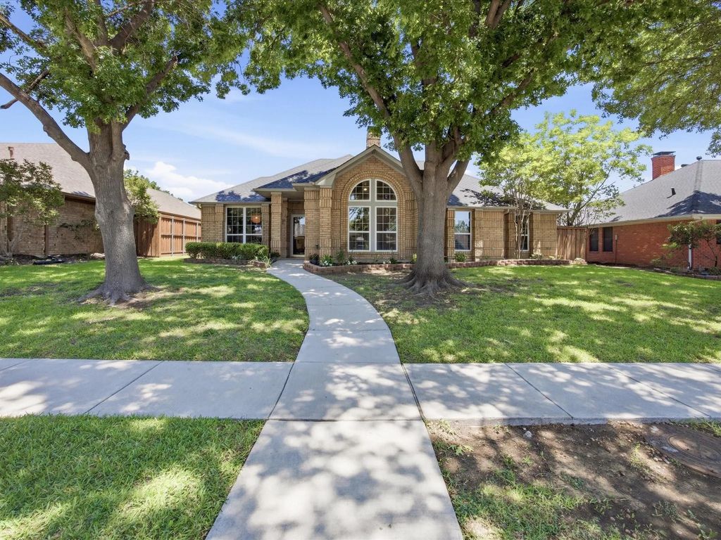 3202 Luallen Drive, Carrollton