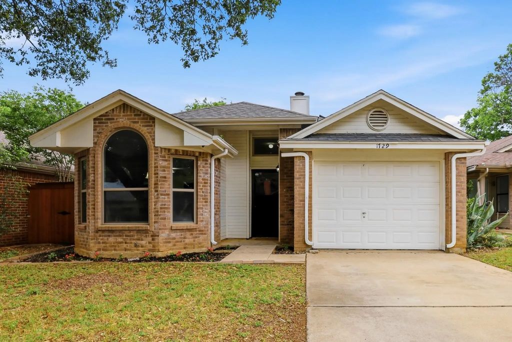 1729 Woodhall Way, Fort Worth