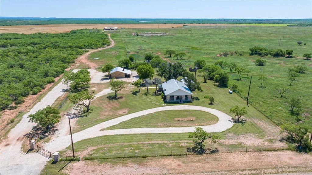 3333 Fm 382, Lawn