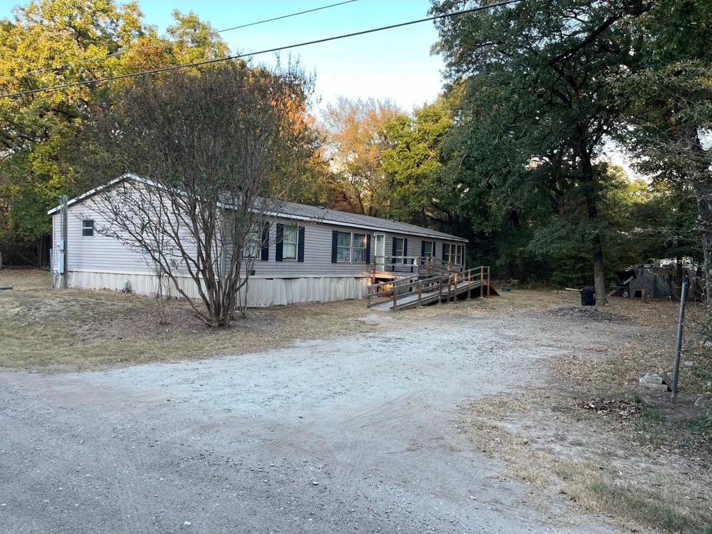 136 Coahoma Street, Mabank
