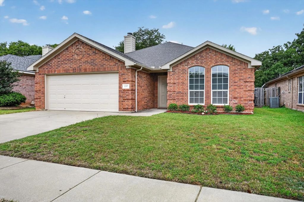 237 Shadow Grass Avenue, Fort Worth