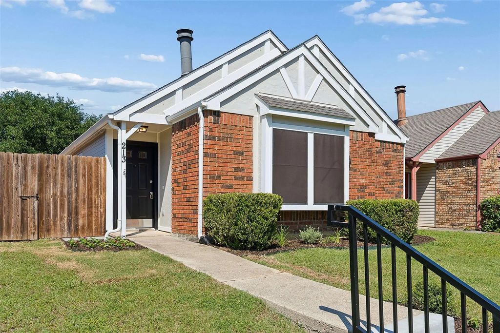 213 Teakwood Lane, Lewisville