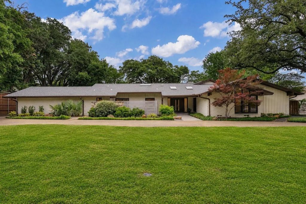 6943 Prestonshire Lane, Dallas