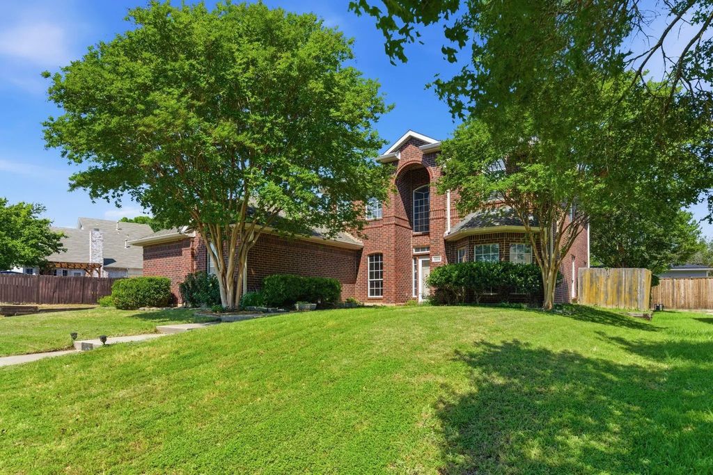 1214 Holly Hill Drive, Grand Prairie