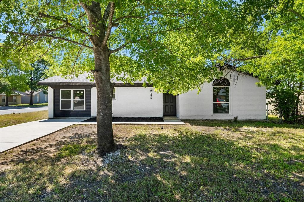 826 Johnnie Row, Seagoville