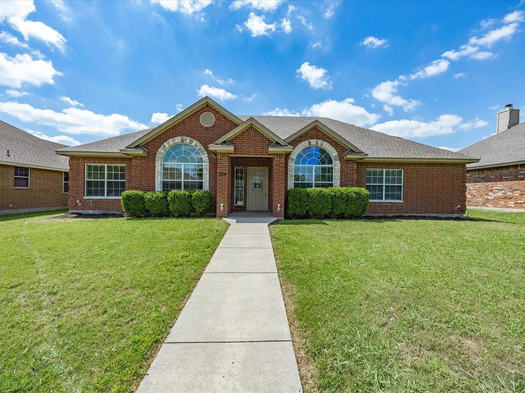 208 Red Wolf Lane, Red Oak
