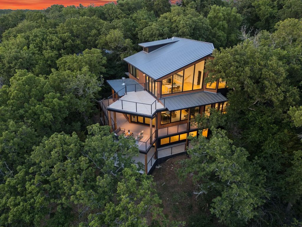 1009 Fox Hollow Lane, Oak Point