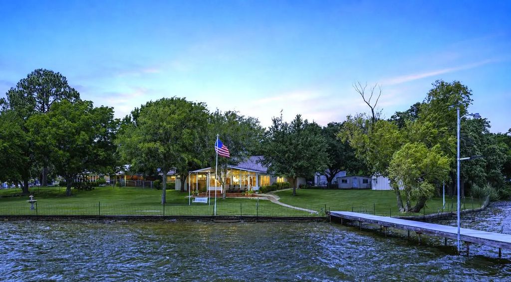 4208 Indian Creek Court, Granbury