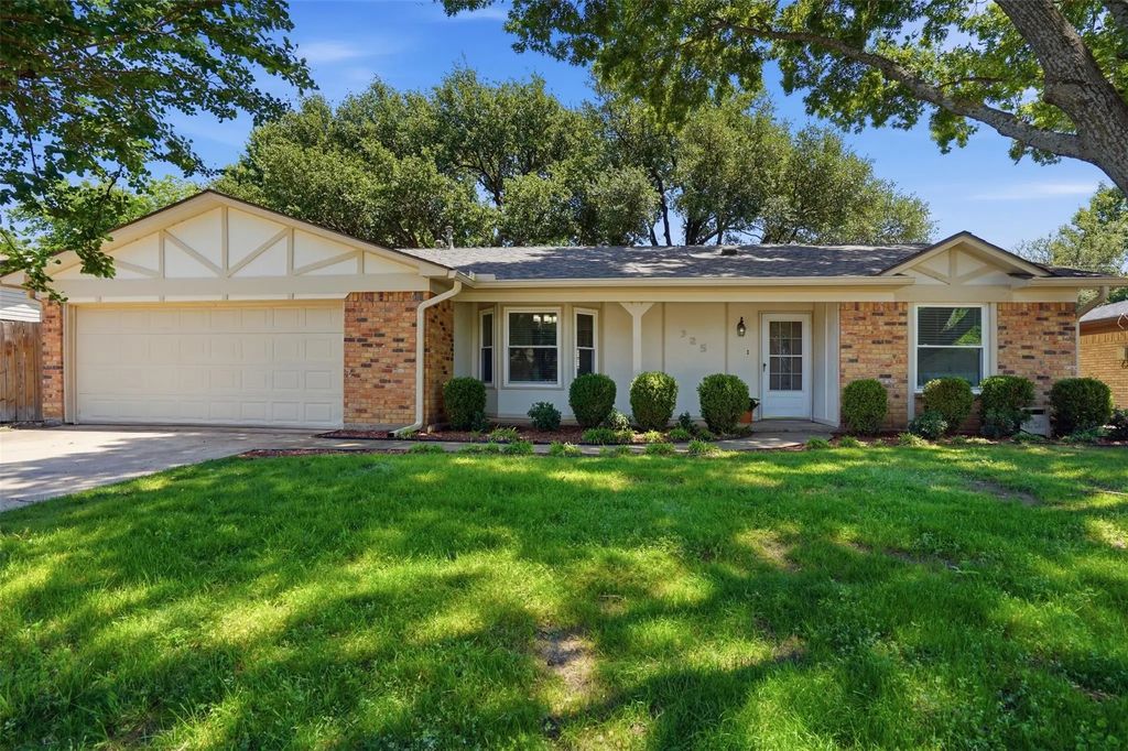 325 Navajo Drive, Keller