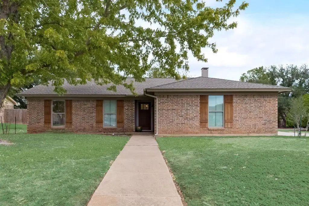 1225 Augusta Road, Benbrook