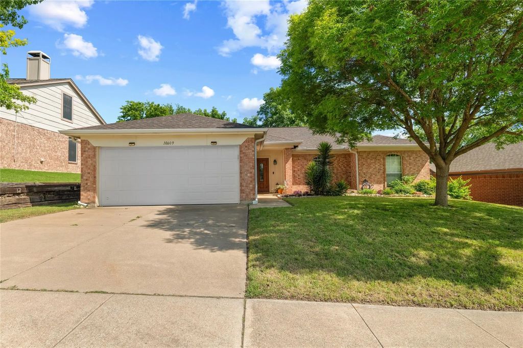 10609 Cobblestone Drive, Benbrook