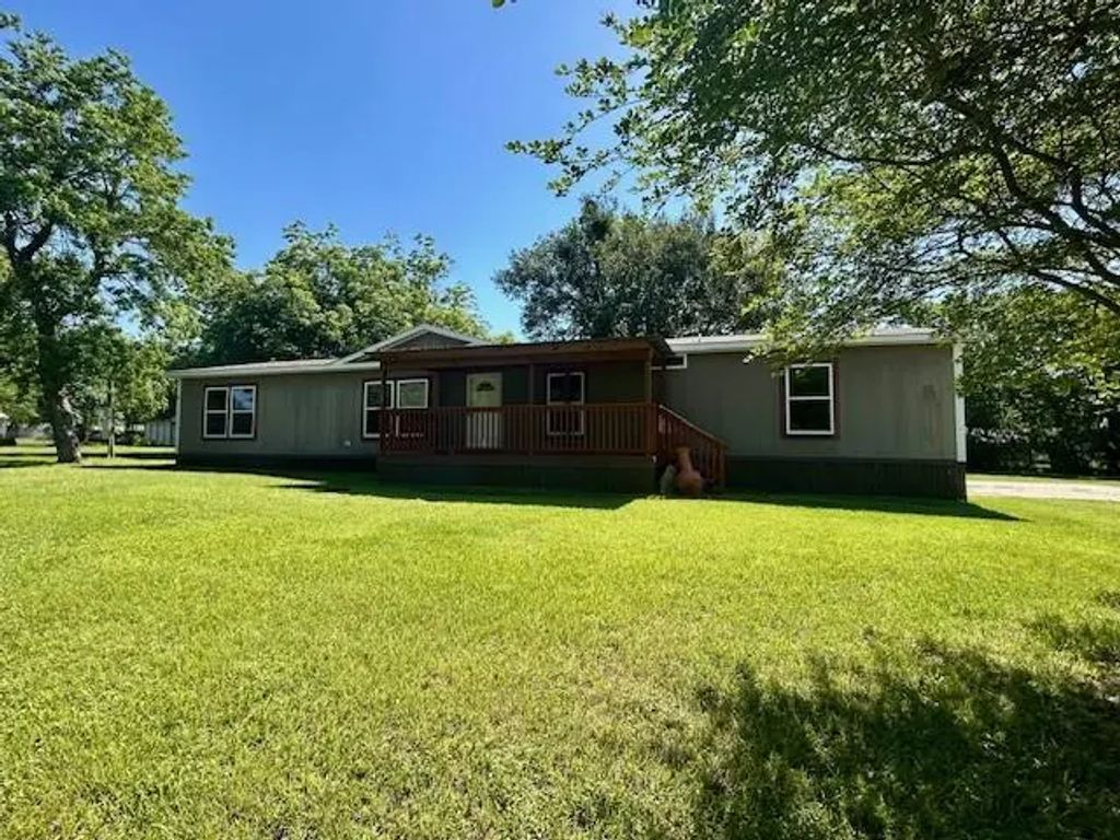 817 S 7th Avenue, Teague