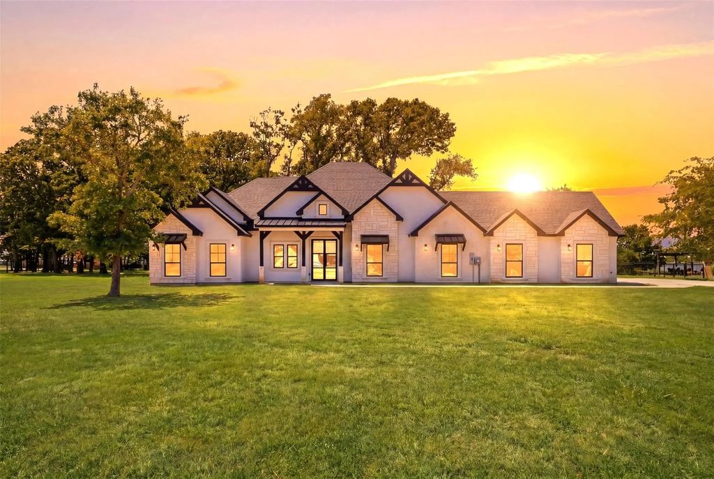 1055 Hidden Oaks Drive, Wills Point