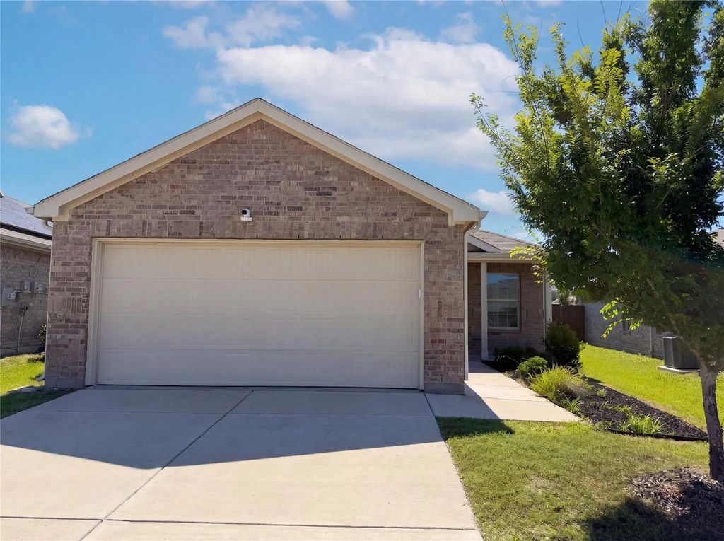 2214 Nightgrove Circle, Crandall
