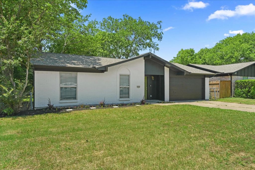 1222 Saturn Drive, Cedar Hill