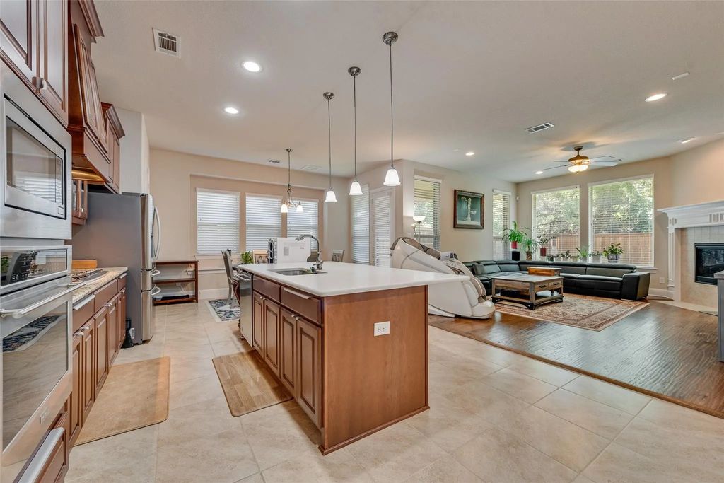 402 Ridgewood Drive, Lewisville