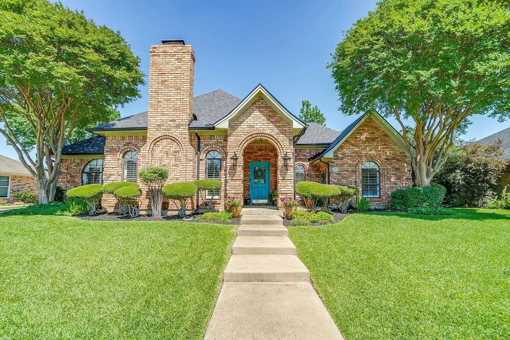 3704 Edgefield Lane, Bedford