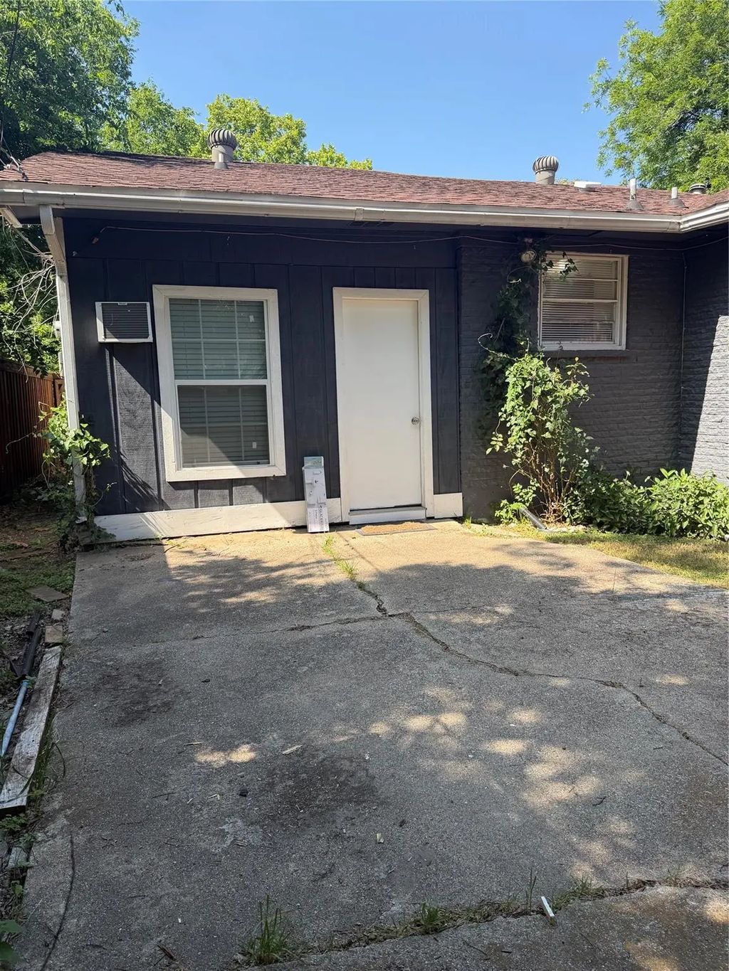 2436 Lockhart Avenue, Dallas