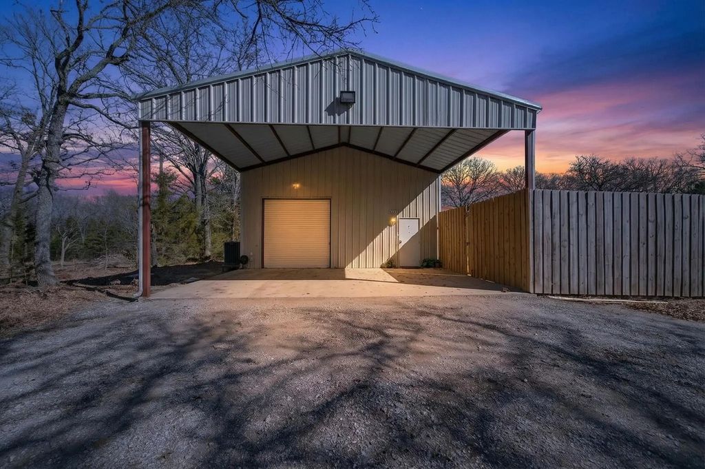 6938 County Road 3512, Quinlan