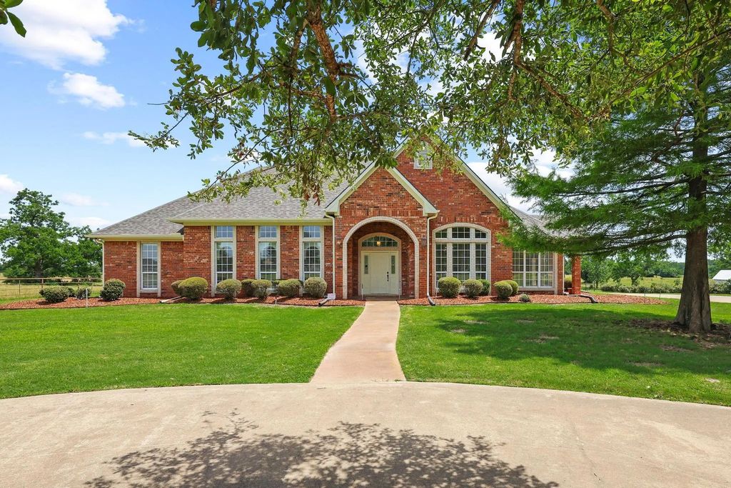3140 Farm Road 195, Paris