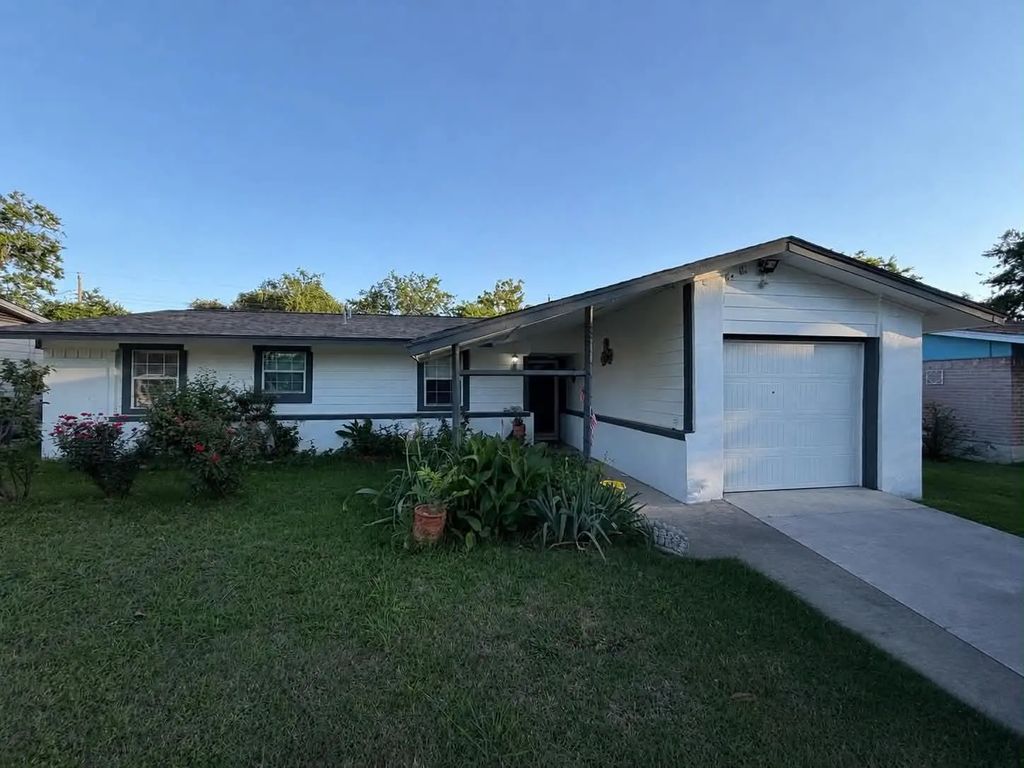 1826 Burning Tree Lane, Carrollton