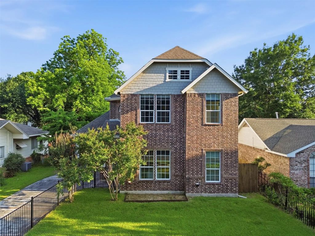 612 W 8th Street, Dallas