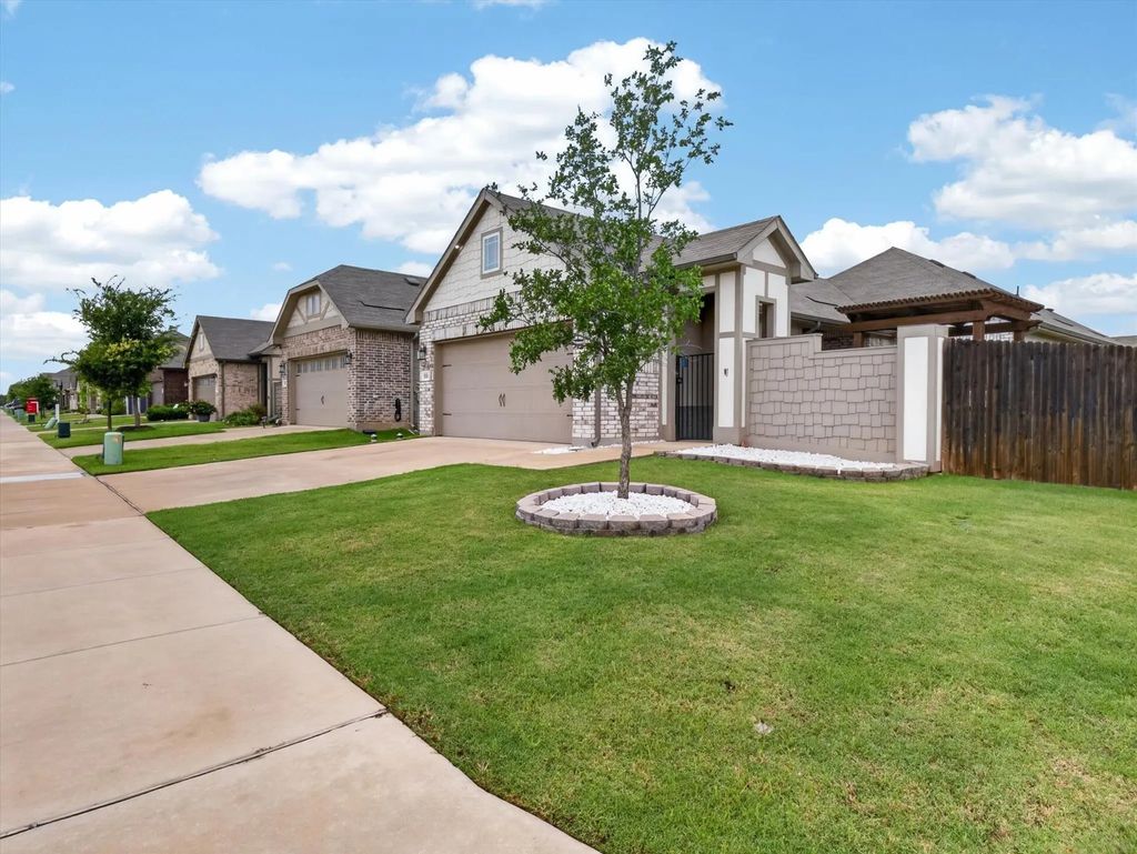 599 Concho Street, Aubrey