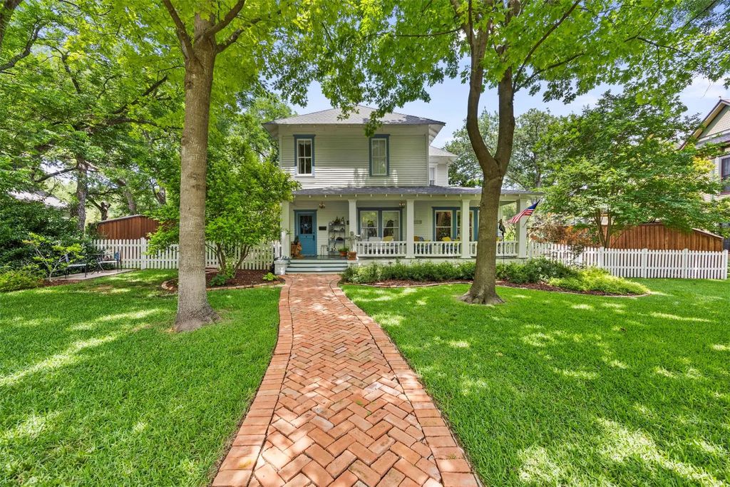 604 W Jefferson Street, Waxahachie