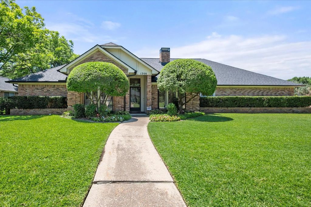 1208 Fairfax Drive, Mansfield