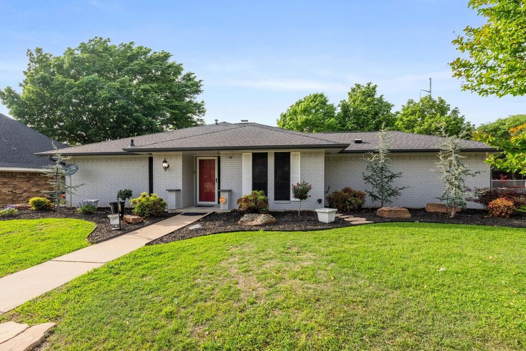 105 Pueblo Circle, Waxahachie